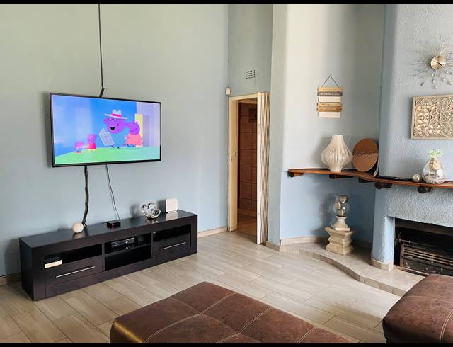 4 BEDROOM FREEHOLD FOR SALE IN DERSLEY